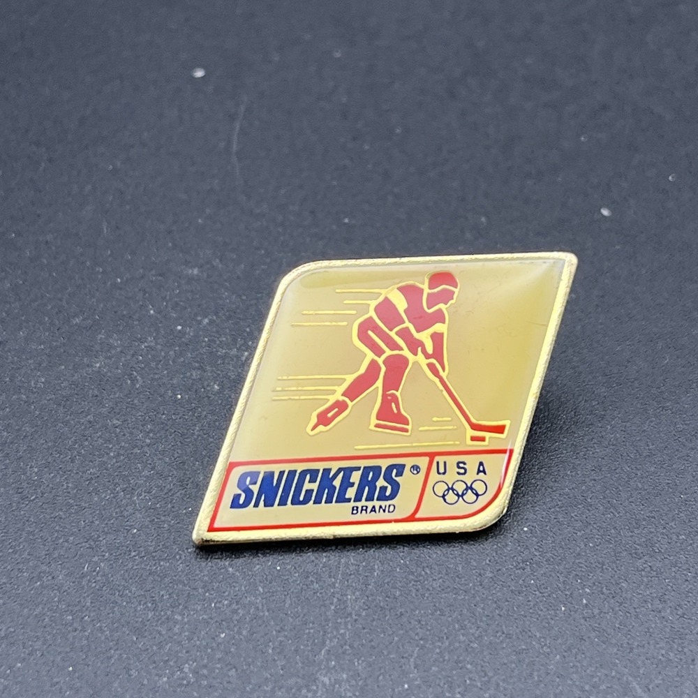 1992 Albertville Olympics Team USA Snickers Candy Bar Ice Hockey Lapel Hat‎ Pin
